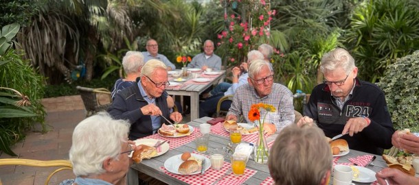 12-10 ouderenlunch-1.jpg